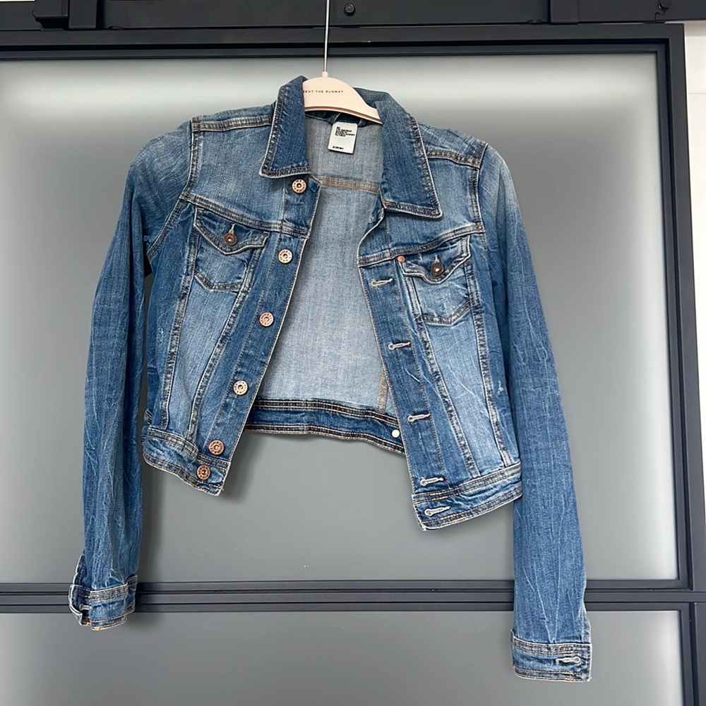 HM cropped denim jacket size 4